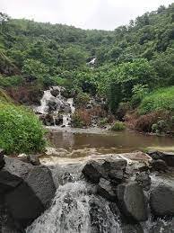  पालेबुद्रुक गाव : धबधबा